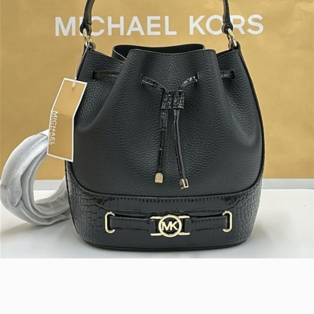 NWT Michael Kors Reed Medium Belted Bucket Bag – BlackRetail $498 |